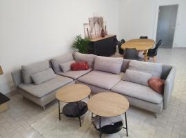 Maison en bord de Meuse aux portes de la RN4, hotel 