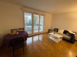 Imperialand T2 Terrasse parking dans la verdure