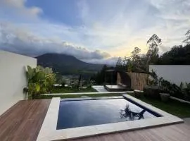 Pinggan Everest Bali