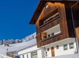 Alpin Chalet Frenademetz, hotel in San Martino in Badia