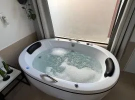 Ofurô com hidromassagem aquecida