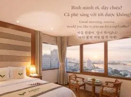 MOONLIGHT Hotel & Suites - The Best City View, Dragon Bridge view