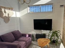 Casa pampa, Cabaña rural con puestas de sol únicas, hotel em Estación Coronel Brandsen