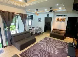 Spacious Corner Lot Homestay in Puncak Alam
