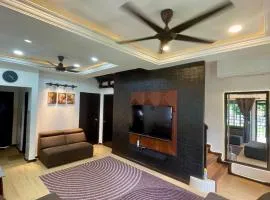 Spacious Corner Lot Homestay in Puncak Alam