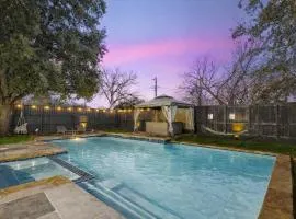 Upscale 6BR 2,5BA Holiday Home with Pool, Hot Tub & Game Room