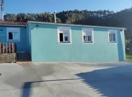 Blue House Pantin, entre olas y praderas