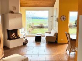 Charming house with mountain view, хотел в Hämikon