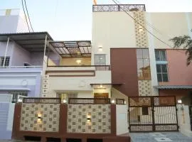 ShivAOM Family Homestay