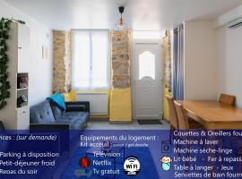 Charme ancien à 200M Château, hotel in Nemours