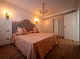 Stylish & Cozy Venetian House