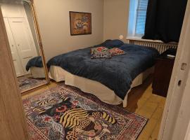 Cozy Apartment by the Isopuisto Park โรงแรมในก็อตกา