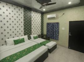 HOTEL SHIVAYY MAJESTIC - BHU Sundarpur Road 3km from KASHI VISHWANATH TEMPLE, hotel a Varanasi