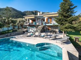 Giomani Villa-Private Pool-Walk to the Sea, hotel in Nikiana
