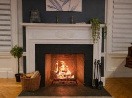 Pool + Playground | 10 Beds., hotel in Roselle