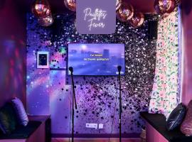Paillettes fever, maison avec karaoké, 3 chambres, hotel em Croix