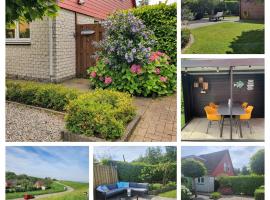 Vakantiehuis op Villapark Oesterbaai aan zee , met speeltuin grenzend aan de tuin, hotel en Wemeldinge