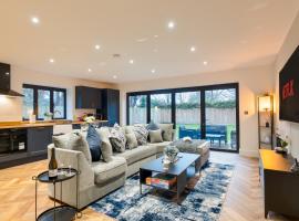 High Trees Lodge - Luxury Retreat with 2 King En-Suites, hotel en Whitstable