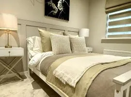 Five Star Home - Walk to Alcester, 15 mins to Stratford