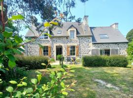 3 kms de Binic maison en pierres 4 chambres jardin, Hotel in Lantic