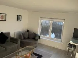 Exceptional 1 bedroom riverside 2E apartment