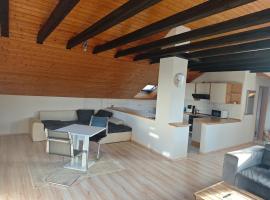 Vollständig ausgestattete Ferienwohnung in ruhiger Lage, Hotel in Ostelsheim