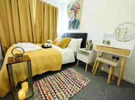 Cozy House near Luton Airport