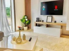 Zen Terrace Design Studio in Zenata, WiFi & Pool