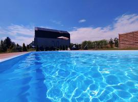 Green Garden Zielonki 14d، فندق في Bibice