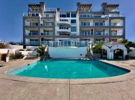 Oceanfront Rosarito Balcony Beach & Amazing Sunsets, Hotel in Rosarito