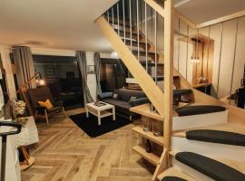 Nice little duplex house in Elancourt village, Hotel in Élancourt