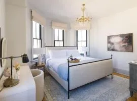 Elegant Luxury Suite in Downtown Newport