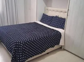 Quarto em AP Compartilhado - Família e Mulheres