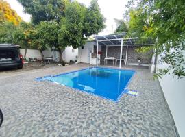 Villa Cordero - Las Calderas Bani, hotel in Baní