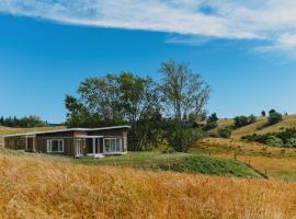 Mountain Views and Great Location Private 2BR home, hotel i Upper Moutere