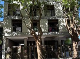 Escobar Centro II, Hotel in La Porteña