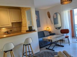 Cocon lumineux à Bandol à deux pas de la plage et de la gare, hotel in Bandol