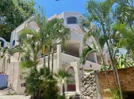 Casa MoJo - Whole house 7BR, heated pool, WiFi