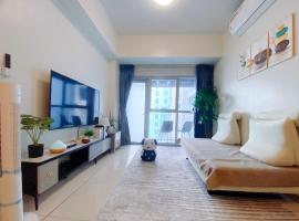 120 Sqm Modern 3Bedrooms HighRise Facing Manila Bay, Near Airports, Okada Casino, Solaire Casino, MOA with free parking, hotelli kohteessa Manila