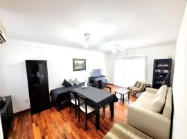 Centrico y muy completo departamento