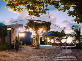 Habitaci&oacute;n, balc&oacute;n frente al mar y alberca, beach hotel in Lerma