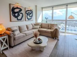 Skyline Serenity City Views, Pool, Hot Tub & Gym