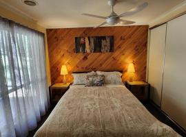 Ellimata Holiday Cottage, khách sạn ở Halls Gap