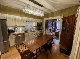 2 floor townhouse w patio & yard, luxury amenities