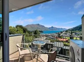 Central Townhouse with Lake & Fireworks Views