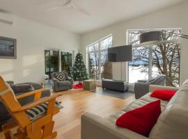 Le Refuge de la Rivière 16p Proche du Parc Omega, hotel in Montebello