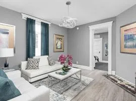 Elegant 1BR Workspace Near Parks and Summit Lake