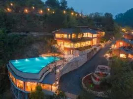 尔卓山谷叠云间