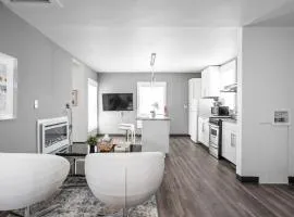 New Castle Getaway with Fireplace Garage & Near Attractions-Family Friendly