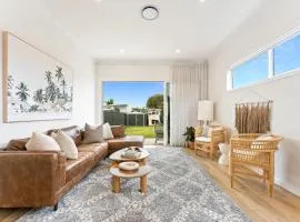 The White House near beach & shops